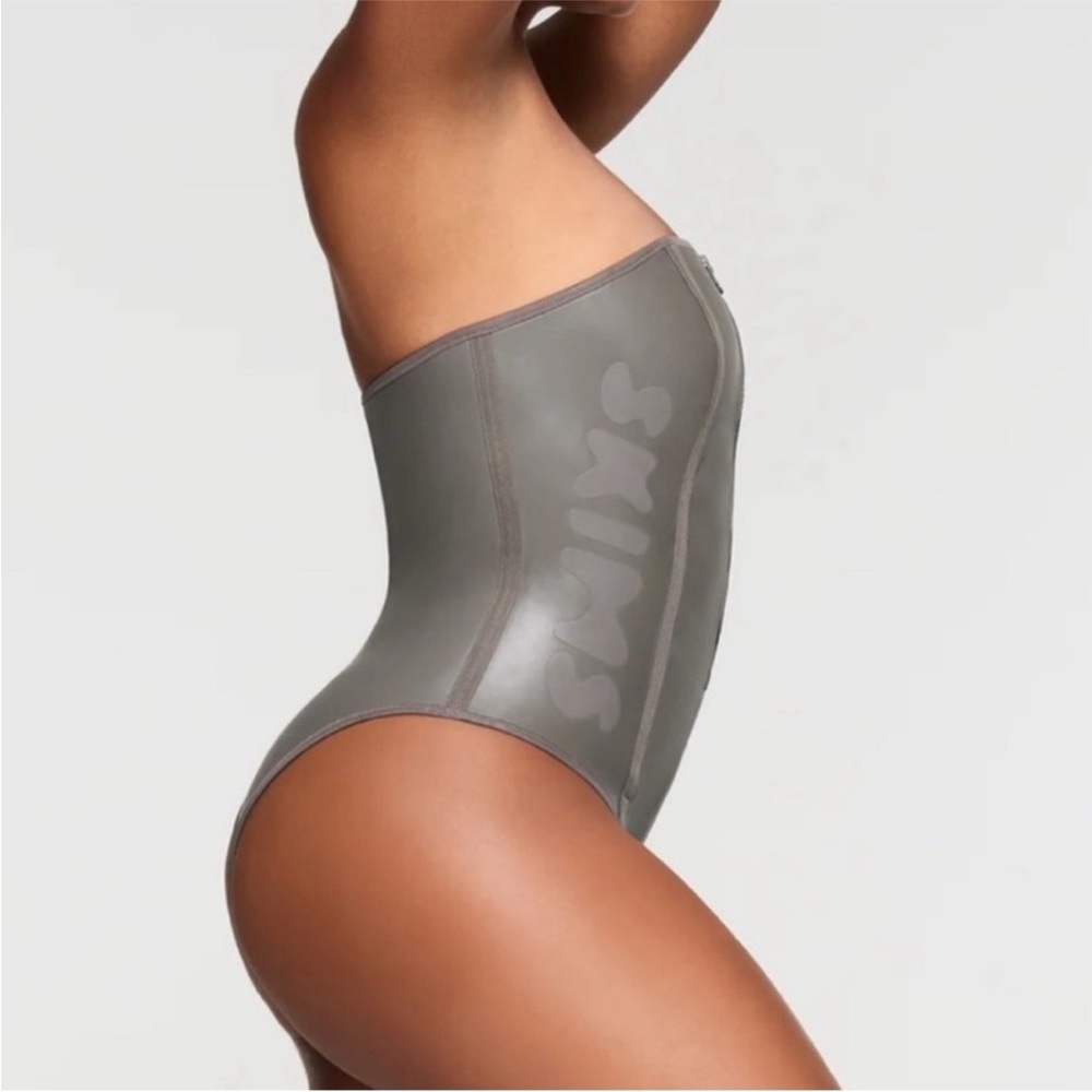 SKIMS Rubberized Scuba Swimsuit Strapless One Piece Grey Chalk Size M NWOT